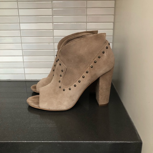 Vince Camuto women’s suede ankle boots - Picture 3 of 9